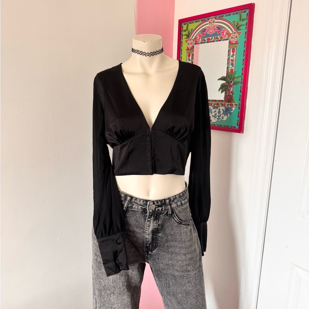 Forever 21 Black Deep V Crop Button-Front Long Sleeve Top
